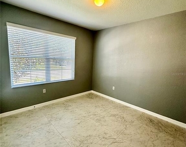 1437 Wallace Manor Pass - Photo Thumbnail 5