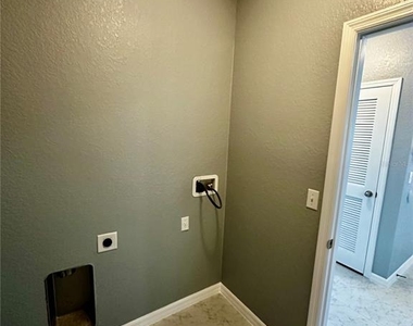 1437 Wallace Manor Pass - Photo Thumbnail 17