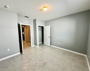 1437 Wallace Manor Pass - Photo Thumbnail 18