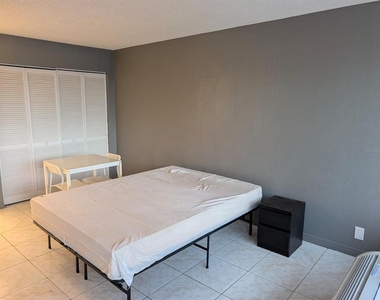7900 S Orange Blossom Trail - Photo Thumbnail 7