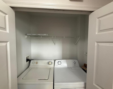 6593 Queens Borough Avenue - Photo Thumbnail 9
