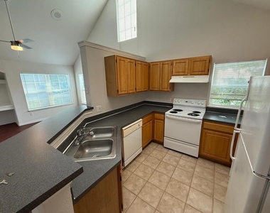 6593 Queens Borough Avenue - Photo Thumbnail 5