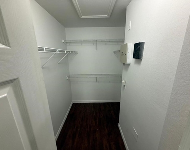 6593 Queens Borough Avenue - Photo Thumbnail 12