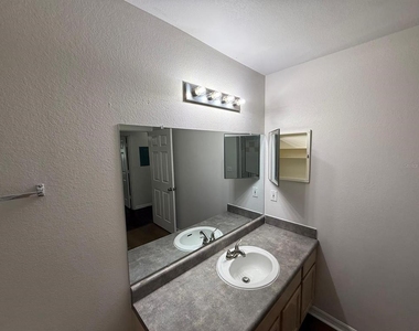 6593 Queens Borough Avenue - Photo Thumbnail 15