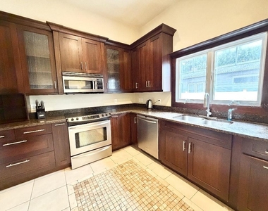 2223 Amherst Avenue - Photo Thumbnail 4