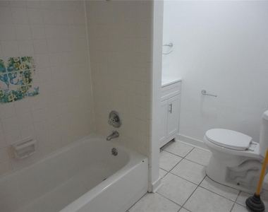 10212 Nw 6th Place - Photo Thumbnail 12