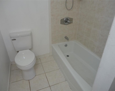 10212 Nw 6th Place - Photo Thumbnail 17