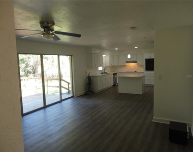 10212 Nw 6th Place - Photo Thumbnail 2