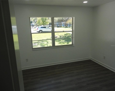10212 Nw 6th Place - Photo Thumbnail 9
