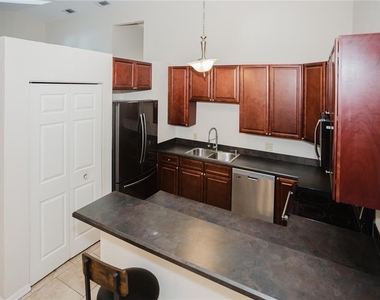 3915 Nw 7th Place - Photo Thumbnail 11