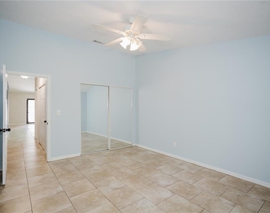 3915 Nw 7th Place - Photo Thumbnail 36