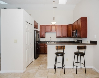 3915 Nw 7th Place - Photo Thumbnail 12