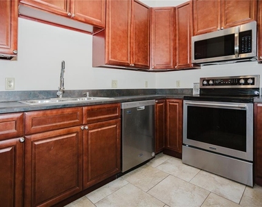 3915 Nw 7th Place - Photo Thumbnail 15
