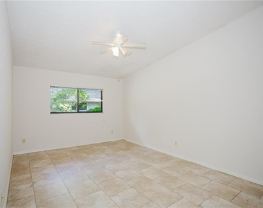 3915 Nw 7th Place - Photo Thumbnail 27