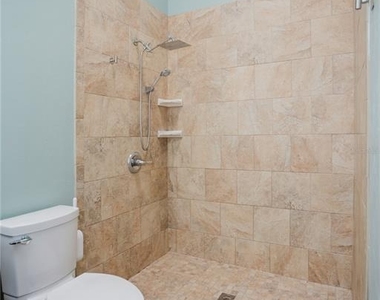 3915 Nw 7th Place - Photo Thumbnail 33