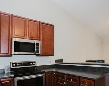 3915 Nw 7th Place - Photo Thumbnail 16
