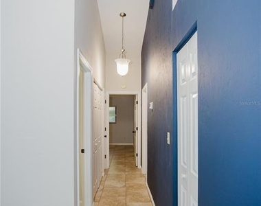 3915 Nw 7th Place - Photo Thumbnail 18