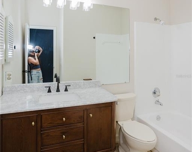 3915 Nw 7th Place - Photo Thumbnail 20