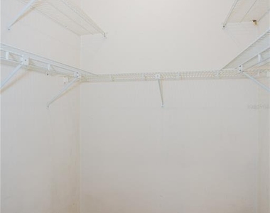 3915 Nw 7th Place - Photo Thumbnail 25