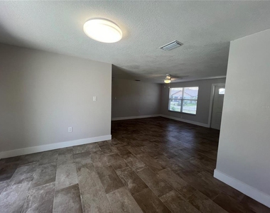 1387 Aken Street - Photo Thumbnail 4
