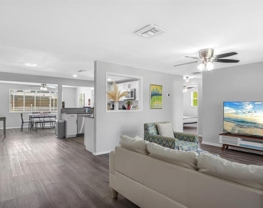 8628 Magnolia Drive - Photo Thumbnail 3