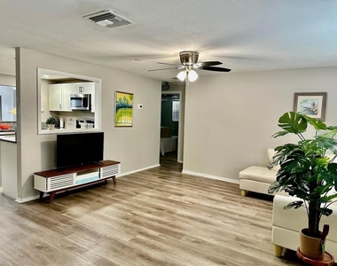 8628 Magnolia Drive - Photo Thumbnail 9