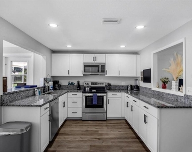 8628 Magnolia Drive - Photo Thumbnail 5