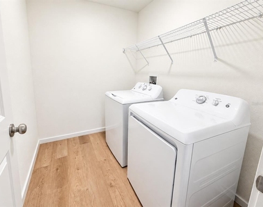 7337 Rainbow Bay Place - Photo Thumbnail 9