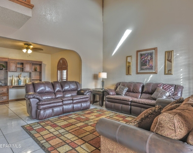3009 Lake Spier Drive - Photo Thumbnail 14