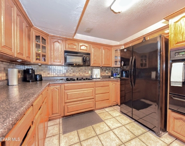3009 Lake Spier Drive - Photo Thumbnail 6