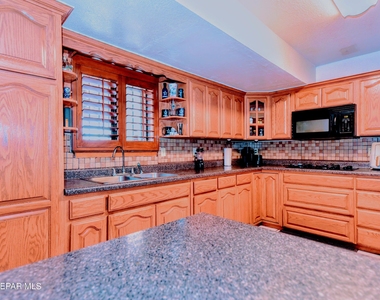 3009 Lake Spier Drive - Photo Thumbnail 8