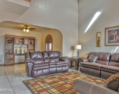 3009 Lake Spier Drive - Photo Thumbnail 13