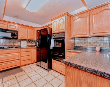 3009 Lake Spier Drive - Photo Thumbnail 7