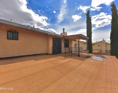 3009 Lake Spier Drive - Photo Thumbnail 37