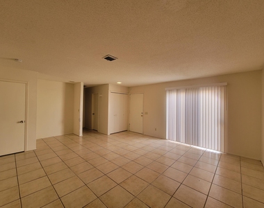 10401 Ashwood Drive - Photo Thumbnail 6