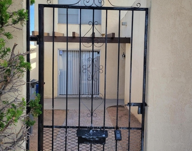 10401 Ashwood Drive - Photo Thumbnail 2