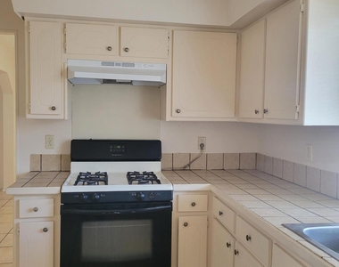 10401 Ashwood Drive - Photo Thumbnail 14