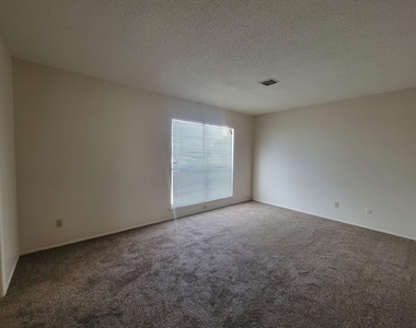 10401 Ashwood Drive - Photo Thumbnail 25