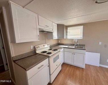 1330 Aleli Road - Photo Thumbnail 4