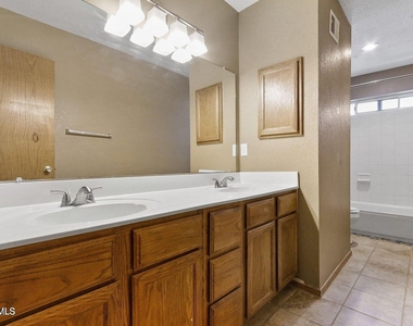 11312 Loma Royal Place - Photo Thumbnail 19
