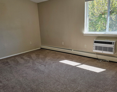 220 Main Street - Photo Thumbnail 10