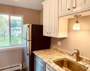 220 Main Street - Photo Thumbnail 4