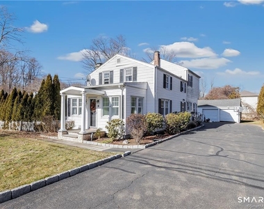 12 Sunset Avenue - Photo Thumbnail 2