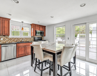 12 Sunset Avenue - Photo Thumbnail 9