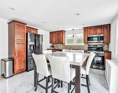 12 Sunset Avenue - Photo Thumbnail 10
