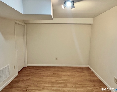 52 Wilton Crest - Photo Thumbnail 12