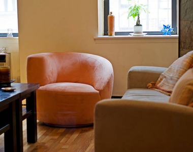 429 West 24th Street - Photo Thumbnail 7