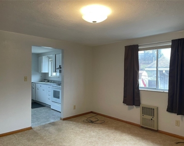 710 Lewis Ave Apt B - Photo Thumbnail 2