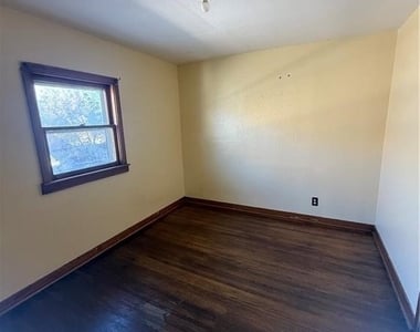 3 Courtland Avenue - Photo Thumbnail 6