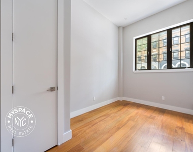 228 Kingsland Avenue - Photo Thumbnail 5